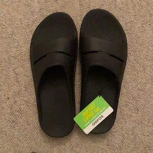 oofos slides